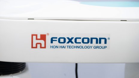 Печалбата на Foxconn надмина очакванията благодарение на устойчивите разходи за AI