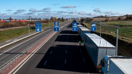 Полското правителство отстъпи пред протестиращите фермери