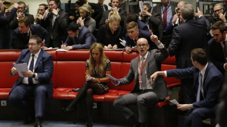 Оптимизмът владее борсите в Европа в началото на седмицата