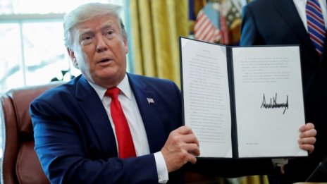 Доналд Тръмп подписа указ за налагане на нови санкции срещу Иран
