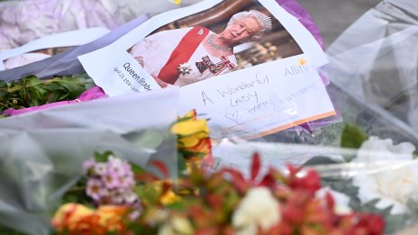 Светът: Кралицата бе стабилизираща сила в бурната епоха