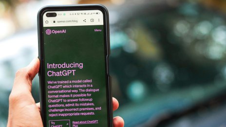 OpenAI проучва как да вкара ChatGPT в класните стаи