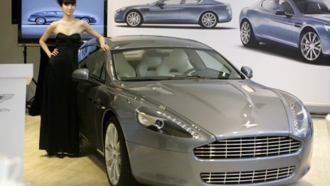 Investindustrial купува дял от Aston Martin