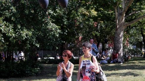 Русинова насочва мерки към социална интеграция на хората с увреждания