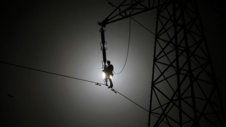 МАЕ: Инвестициите в енергийния сектор намаляват с 8% през 2015 г.