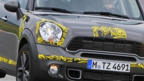 Mini със семеен автомобил 