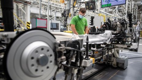 Volkswagen спира производството на Passat в германски завод до януари