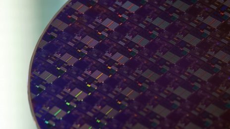 Автомобилният сектор ще произвежда собствени чипове, за да предотврати нова криза