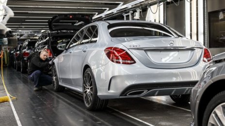 Mercedes - най-продаваните луксозни автомобили за полугодието