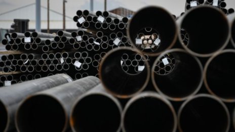 Цената на желязната руда продължава да пада, докато Китай налага още ограничения