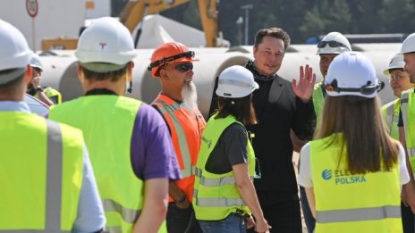 Tesla кани германци на първи „Ден на отворените врати“ в Грюнхайде