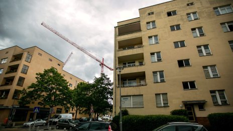 Цените на жилищата в Германия ще намалеят повече от очакваното, наемите ще растат неумолимо