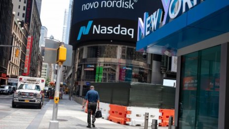 Nasdaq започва сесията със спад от почти 100 пункта*