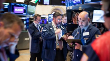 Неволите на Wall Street продължават
