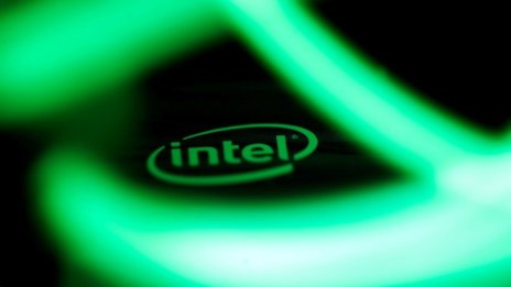 Облачните компании проучват конкурентите на Intel след гафа със сигурността