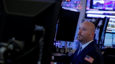 Dow Jones губи 100 пункта след опасения, че Китай ще спре покупки на щатски дълг*