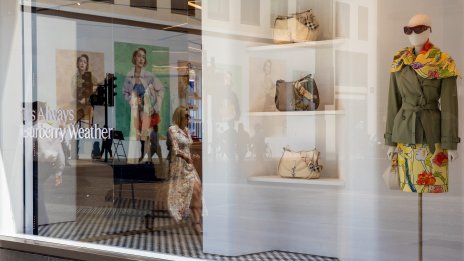Приходите от продажби на Burberry се свиха по-малко от очакваното