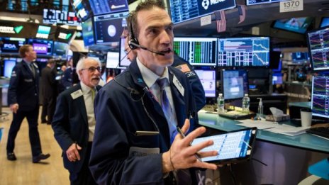 S&P 500 достига нов рекорд, подкрепен от данните за безработицата*