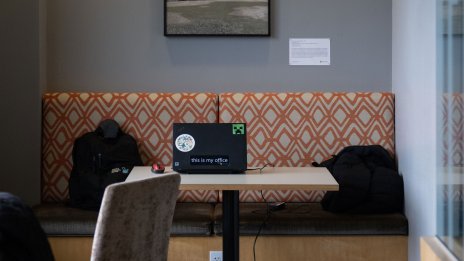 Не очаквайте голямо повишение на заплатата, ако работите от вкъщи