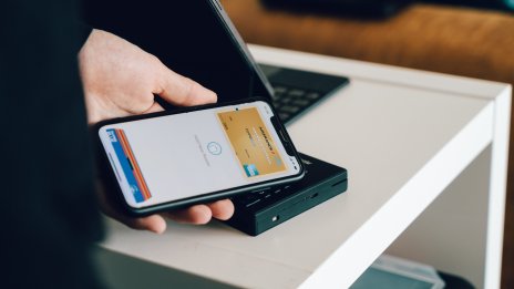 Тласък за незабавните плащания: ЕК иска да забрани таксите за преводи в реално време