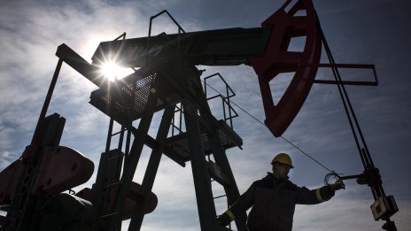 Петролът поскъпва след решението на ОПЕК+ да спре ръста на производството от догодина*