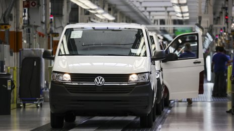 Делът на електрически микробуси у нас остава нисък въпреки силния растеж за полудогието