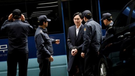 Срещата на акционерите на Samsung попада в сянката на ареста на Лий