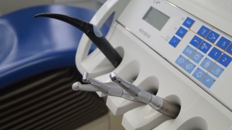 НЗОК ще плаща за зъбни протези на възрастни хора