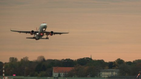 Колко трае най-краткият пътнически полет в света?