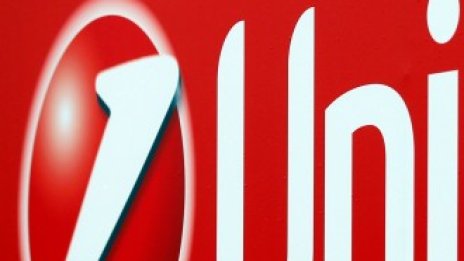 Най-голямата италианска банка иска да стане по-малко италианска