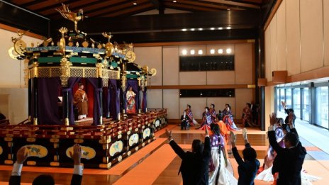 Нарухито официално се възкачи на Трона на хризантемата в Япония