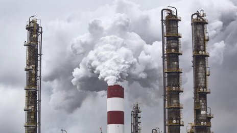 ЕЦБ заплашва с глоби 20 банки след предупреждения около климатичните рискове