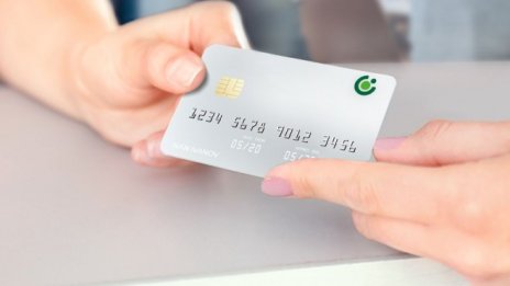 Банка ДСК разпространява новите банкови карти за клиентите на Експресбанк