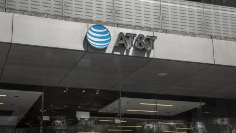 AT&T записа слабо тримесечие на фона на конкуренция при видео стрийминга