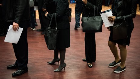 Безработицата в САЩ намалява, оставяйки близо до нивата преди пандемията