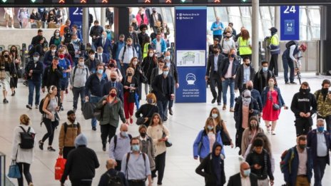 Британските компании наемат служители с рекордни темпове