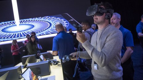 Apple ще се концентрира през 2023 г. над устройството си за смесена реалност 