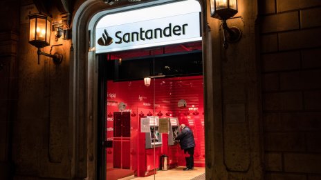 Santander отчита силна печалба с попътен вятър от растящите лихви