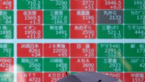 Азиатските борси остават под натиска на търговското напрежение между САЩ и Китай