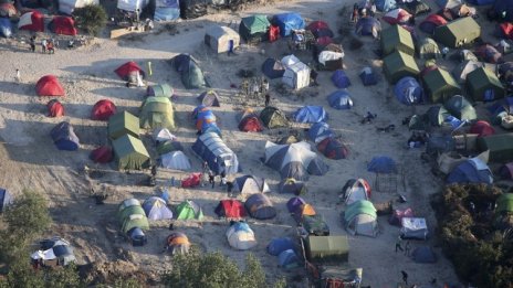 Оланд се надява лагерът край Кале да бъде затворен в близките седмици
