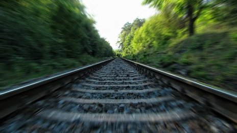 Подписан е договорът за ремонта на жп линията Костенец - Септември