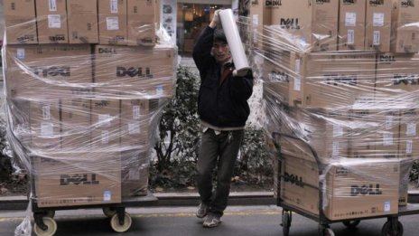 Dell защитава излизането си от борсата