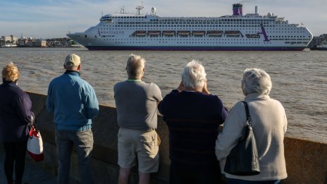 Градовете към круизните кораби: Не ни водете твърде много туристи