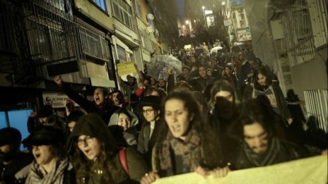 Трета нощ на протести в Турция