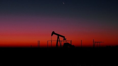 Рияд иска от ОПЕК+ да гласува съкращения на добива от над 1 млн. барела на ден