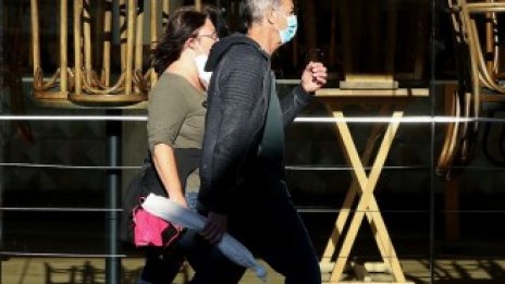 Европа се готви да живее с COVID-19, вместо да се бори с него