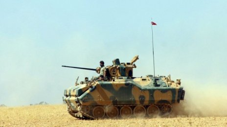 Турция и оглавяваната от САЩ коалиция започнаха операция в Сирия срещу ИДИЛ