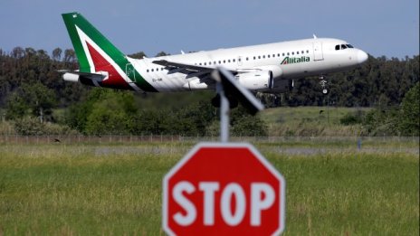 Ryanair и easyJet са сред кандидатите за Alitalia
