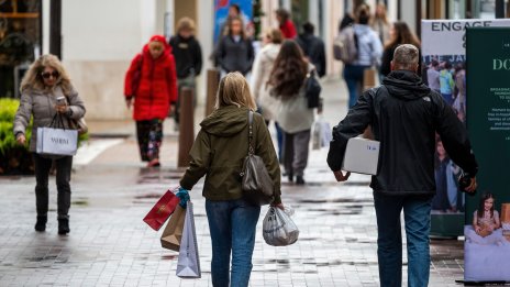 Спестявания, а не бум на потреблението очакват Централна Европа през 2024 г.