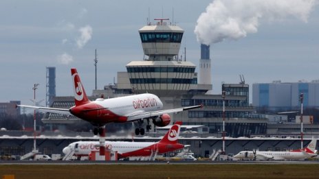 Air Berlin се нуждае от бърза сделка с превозвачите